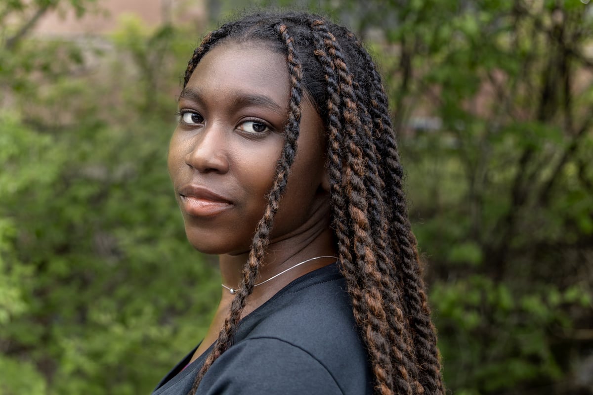 Woman with knotless braids styled in Crystal, Minnesota